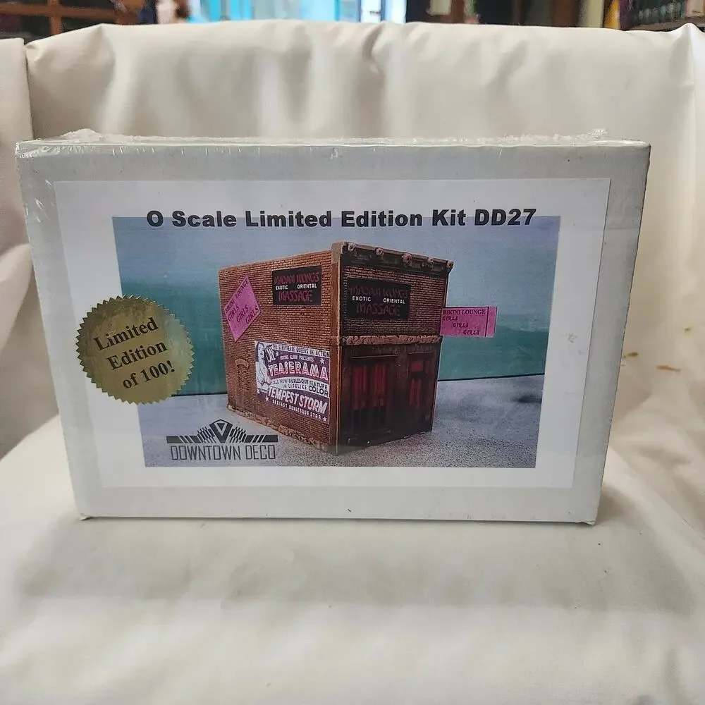 Massage Parlor or Pet Store O Scale Model Downtown Deco DD27 Limited Ed B36